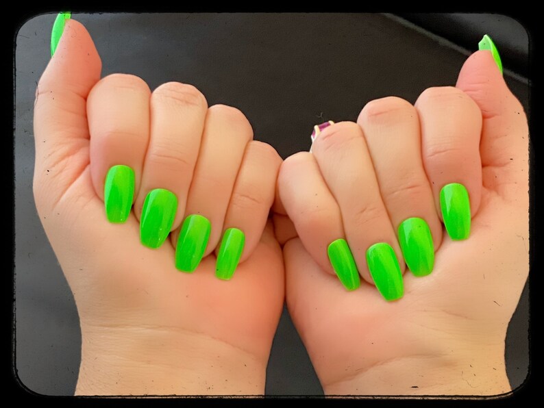 5. "Sparkly Green Gel Nails 2024" - wide 5